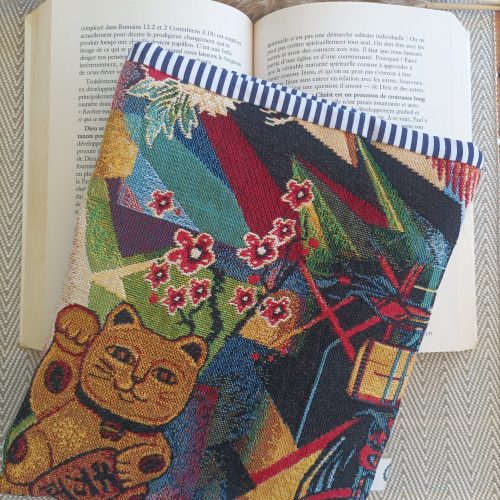 Pochette livre — Jacquard japonisant Maneki-neko & cerisier