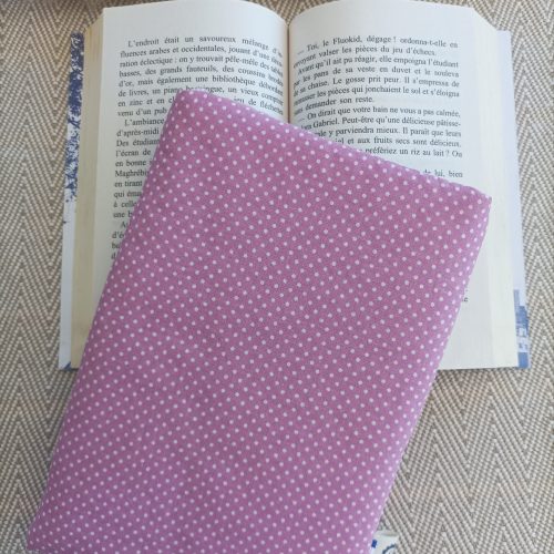 Pochette livre de poche — Pois blancs fond rose framboise