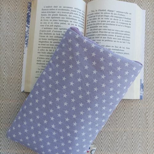 Pochette livre de poche — Étoiles blanches fond lilas/parme