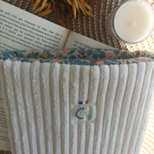 Pochette à livre grand format en velours large côte Crème