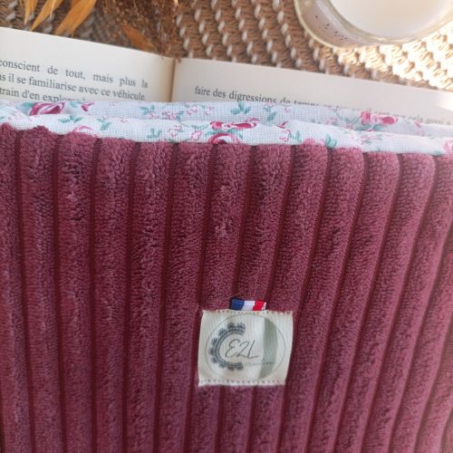 Pochette à livre grand format en velours large côte Vin et fleuri