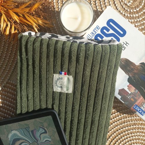 Pochette à livre & liseuse en velours large côte Kaki