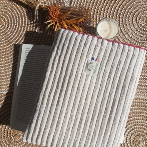 Pochette à livre grand format en velours large côte Écru